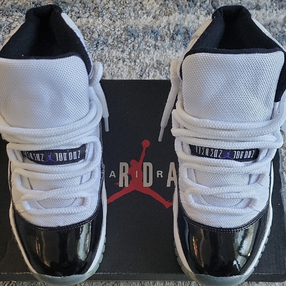 Jordan11Concords"2018release" Sneakers with Glossy Patent Leather
